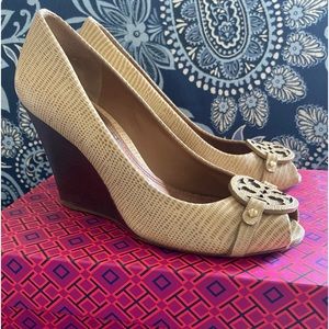 Tori Burch MINI MILLER OPEN TOE 95mm WEDGE in trench tan size 8.5
